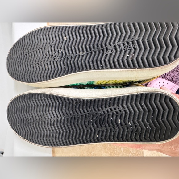 Distressed Vintage Havana Multi color snake print shoes, size 10. - Picture 7 of 7